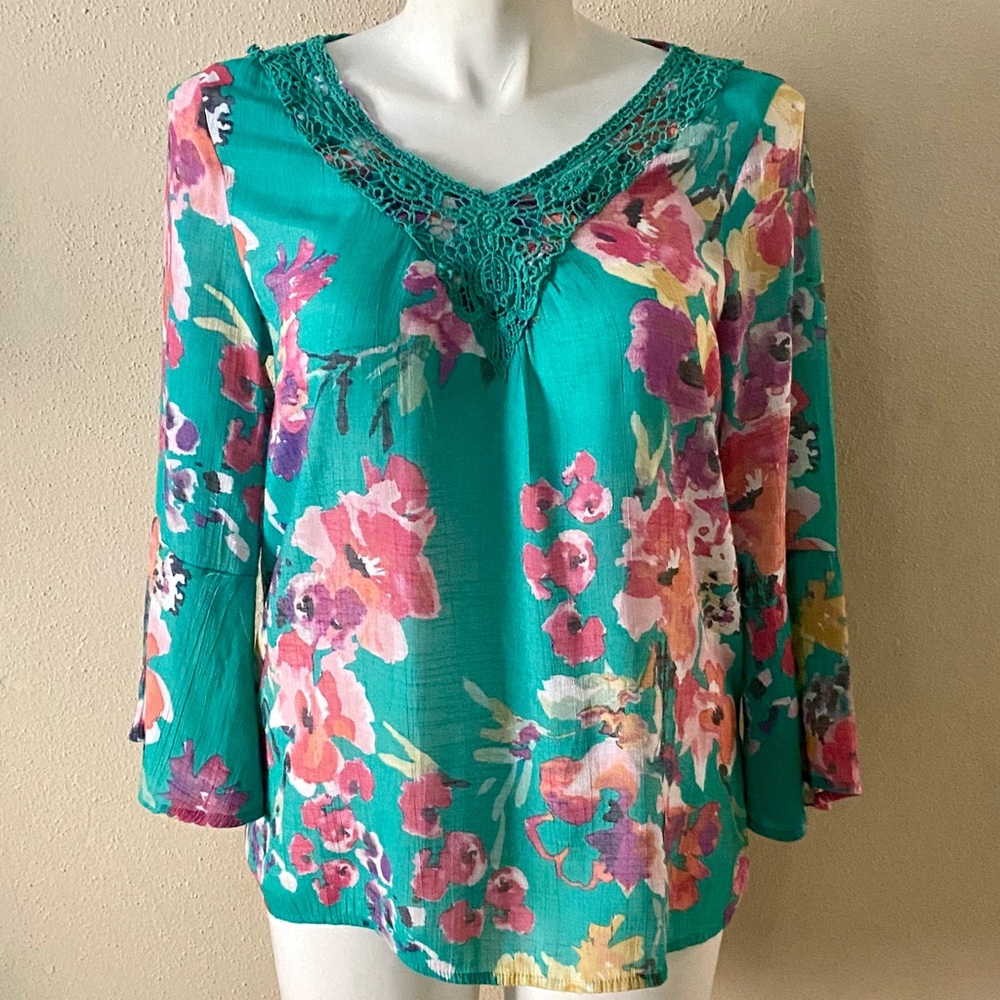 3/$15 Spense floral top